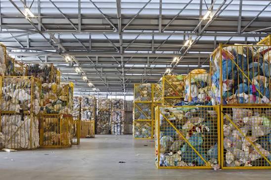 Bodega con fardos textiles